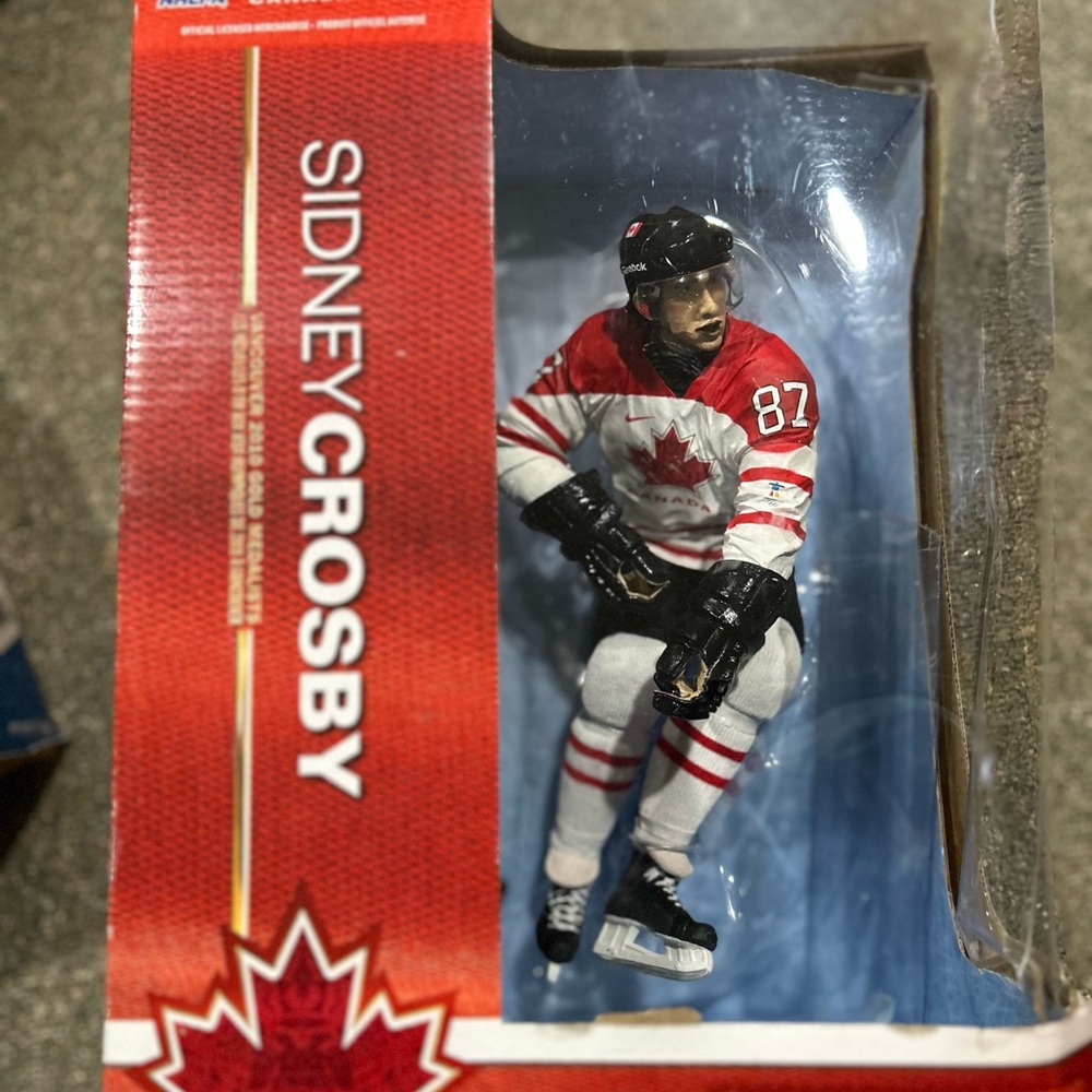 Sidney Crosby 2010 olympics hockey figurine